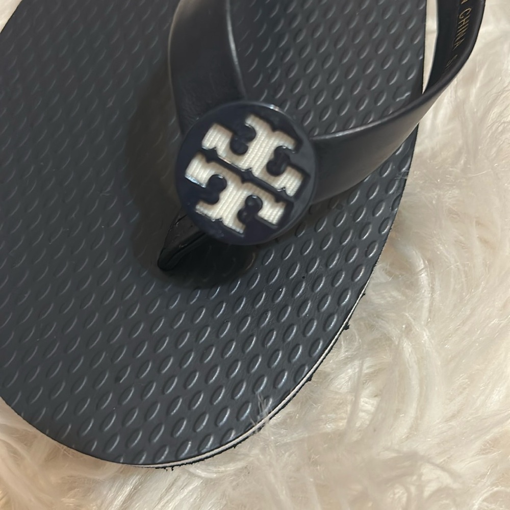 NWOT, Tory Burch navy Flip Flops Sz 8